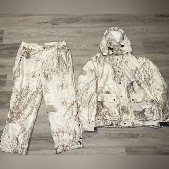 Full set - Outdoor/ Camouflage Snowsuit with hat and Mittens - Picture 1 of 14